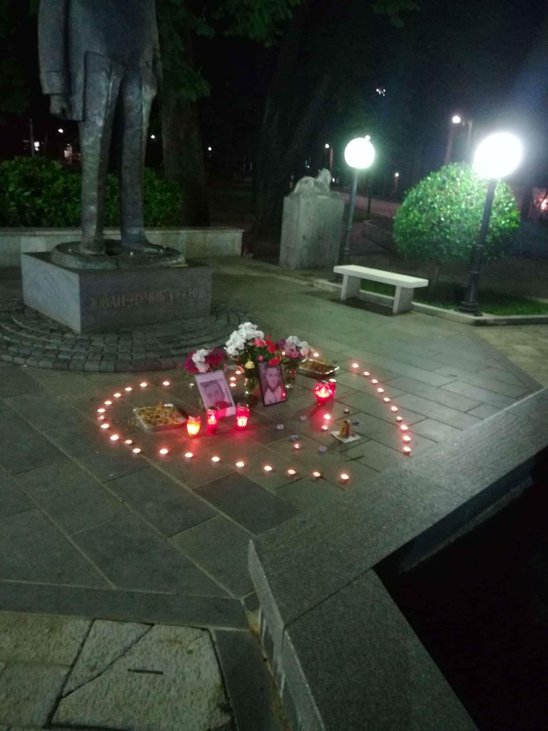 Spomenik Jovanu Dučiću u Trebinju sinoć