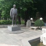 Spomenik Jovanu Dučiću u Trebinju rano jutros #2