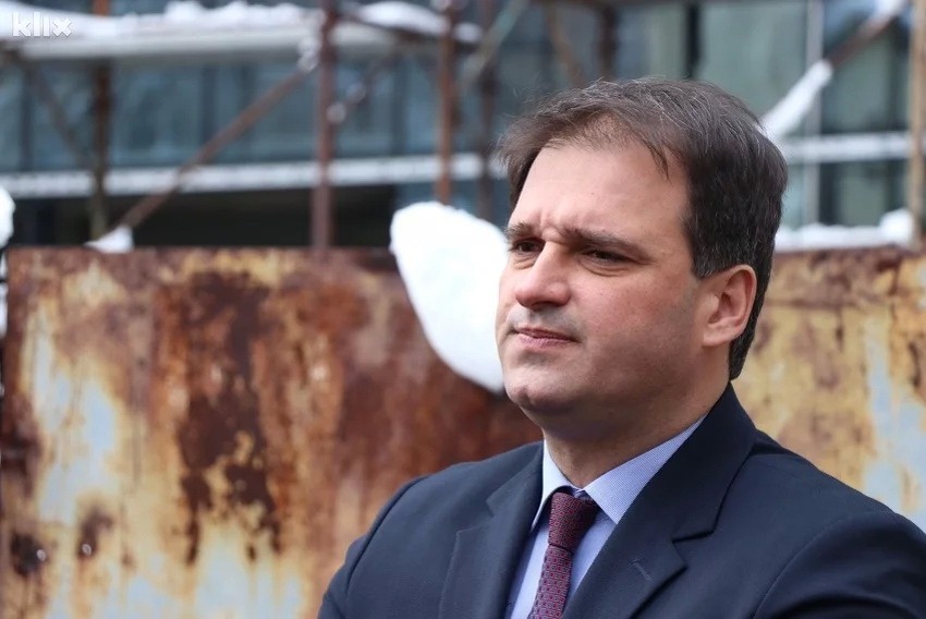 Vukota Govedarica: Garsonjera, poslovni prostor i auto star 12 godina (VIDEO)
