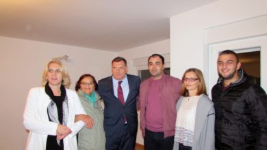 Željka Cvijanivć i Milorad Dodik sa porodicom Mire Piljić