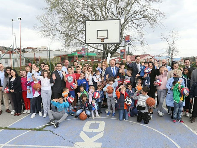Davidović i Udovičić donirali sportsku opremu (Foto: RTRS)