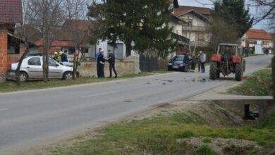 Jedna osoba poginula u sudaru traktora i automobila