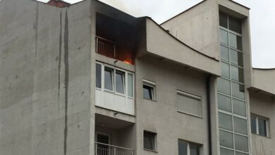 Policajci spasili dvoje djece iz stana u plamenu