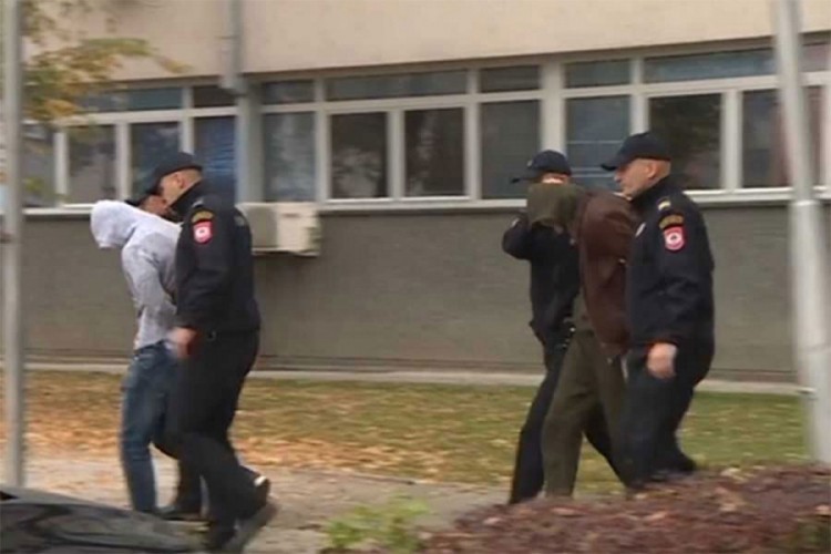 Pred policajce pao tvor, a zatim i Sumonja