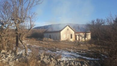 Migranti zapalili staru seosku školu