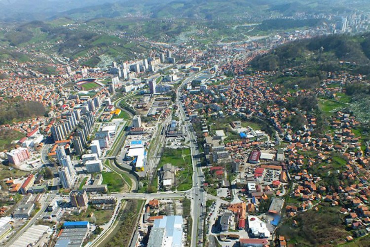 Suad iz Tuzle podigao spomenik komšiji Slavku