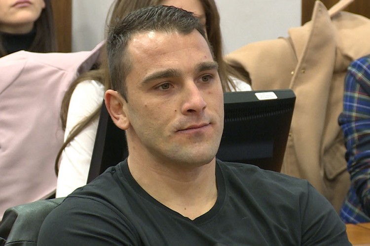 Kamera snimila boksera blizu zgrade pretučenog novinara