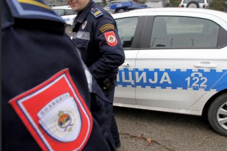Policajac prisvojio mobilni i novac