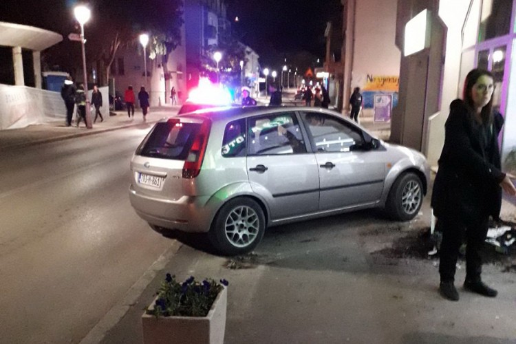 Bježeći od auta pješaci zadobili lakše povrede