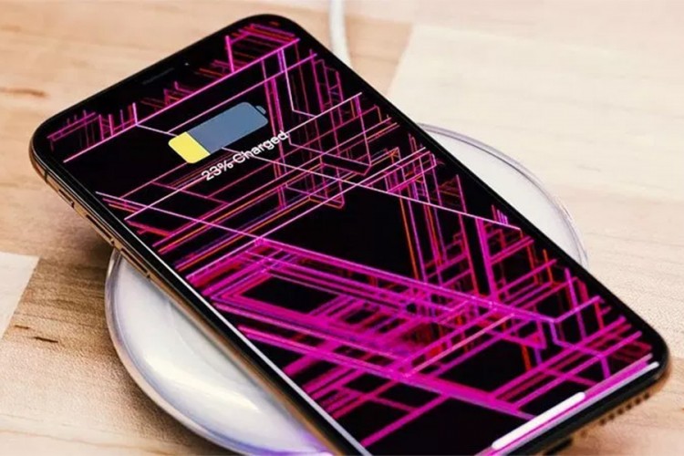 Sledeći iPhone bi mogao bežično da puni druge uređaje