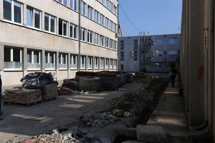 Grade auto-praonicu bez građevinske dozvole