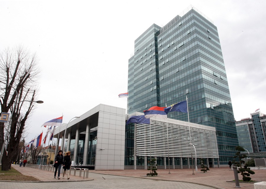 KRIJU STANARE U ZGRADI VLADE Odbijaju da kažu ko koristi LUKSUZNE APARTMANE, uz čudno obrazloženje