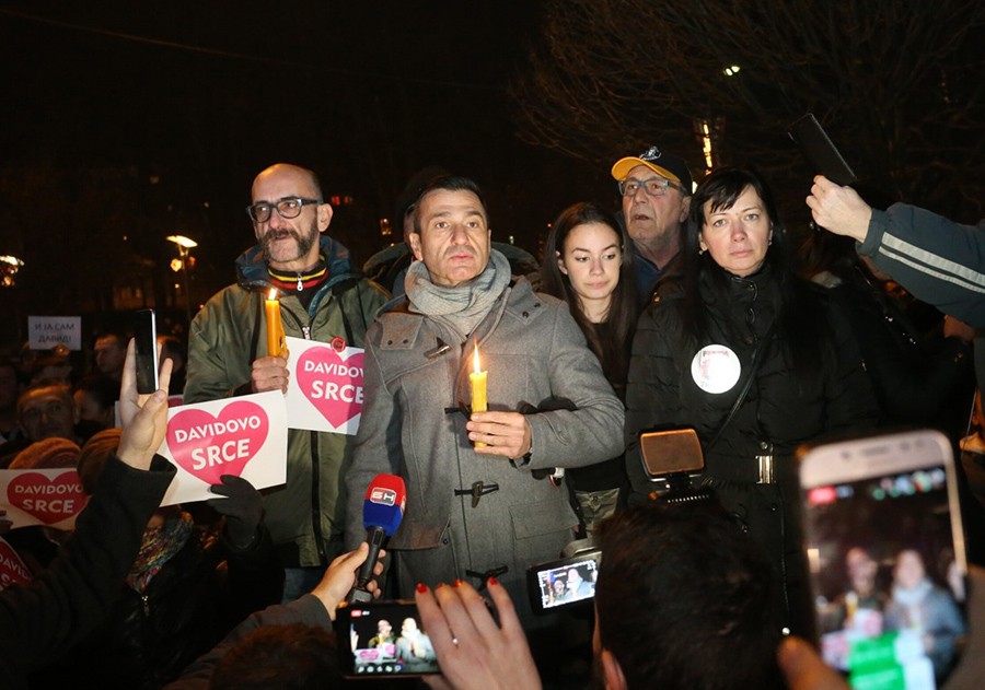 “UBICE, DA LI SPAVATE MIRNO?” Davor Dragičević poslao SNAŽNU PORUKU povodom godinu dana protesta