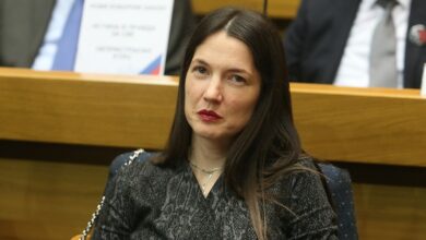 “USKORO 100 DANA (NE)RADA” Trivićeva poručila da Vlada RS ubrzava krvarenje zdravstvenog sistema