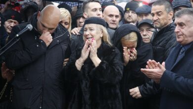 TUGA KOJA LOMI SRCE Supruga Šabana Šaulića neutješna, a jedan detalj svaki dan stavlja na kapiju