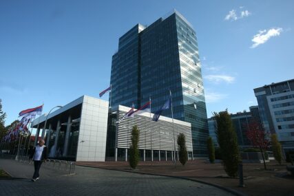 SEKTOR JAVAN, A DIPLOME TAJNA Vlada Srpske krije gdje su studirali ministri i direktori