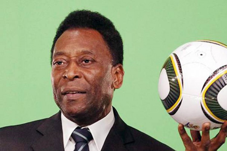 Pele završio u bolnici u Parizu