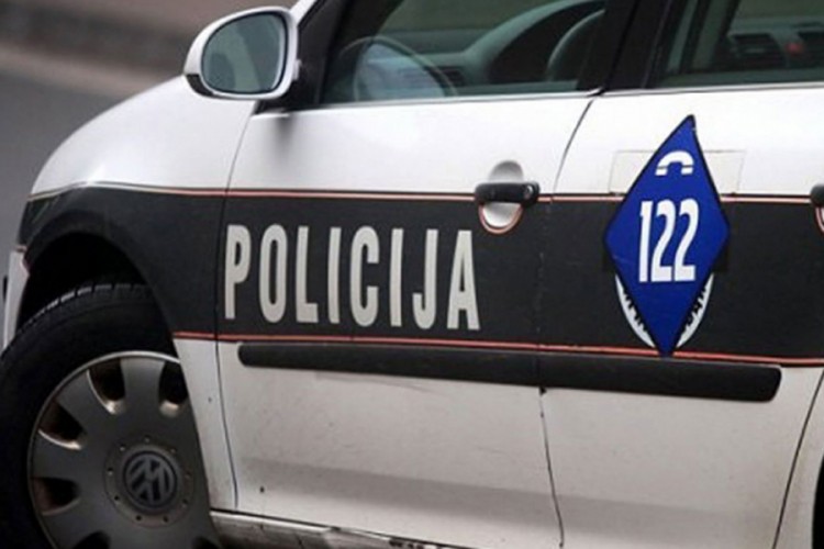 Dječaka udario auto dok je prosio