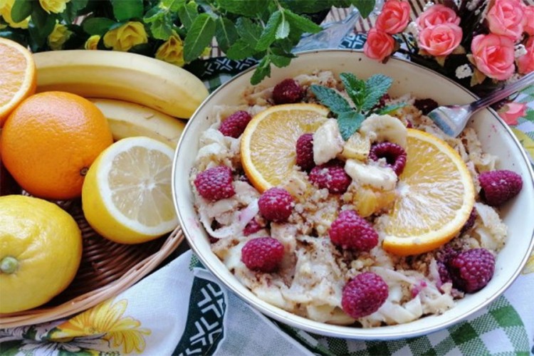 Ukusna voćna tjestenina sa medom, bananama i orasima