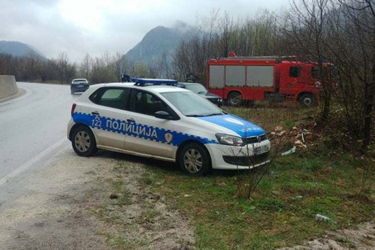 Automobil sletio u Miljacku, dvoje mrtvih
