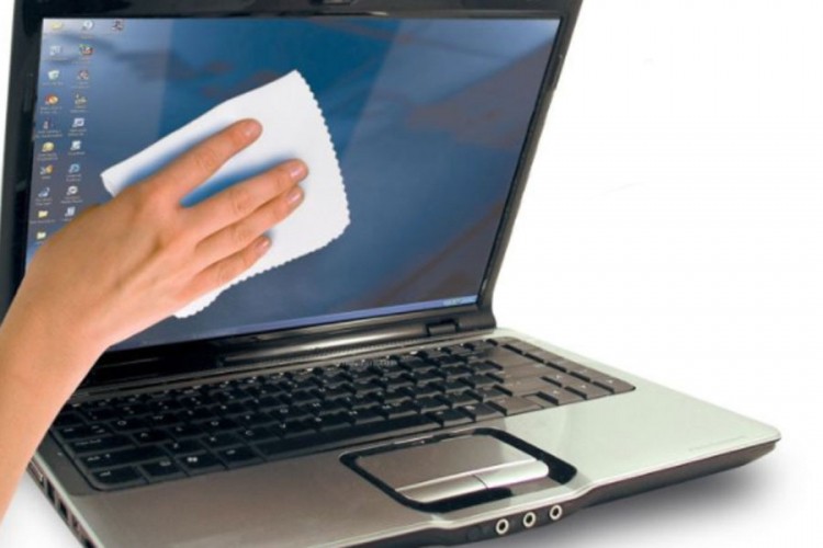 Riješite se bakterija i savršeno očistite prljavi laptop