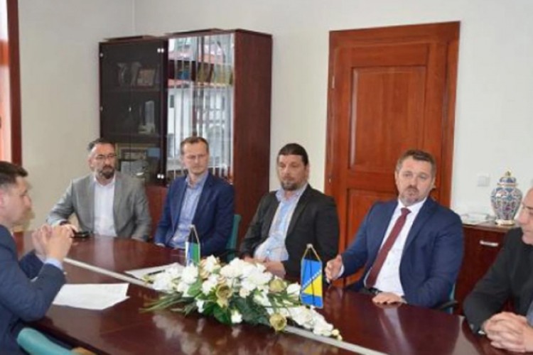 Nijemci otvaraju fabriku u Cazinu, dio radnika već na obuci