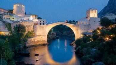 Stari most u Mostaru večeras u bojama francuske zastave