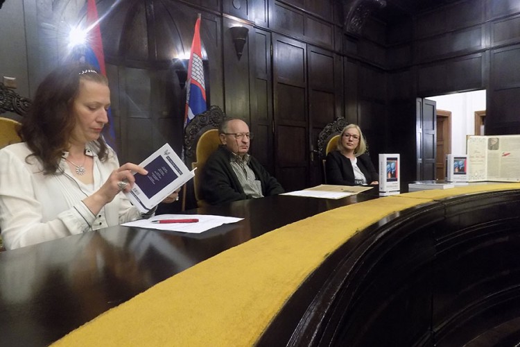 Predstavljena poezija Čarsla Simića