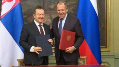 Lavrov: Nastaviće se pritisci da Srbija prizna Kosovo