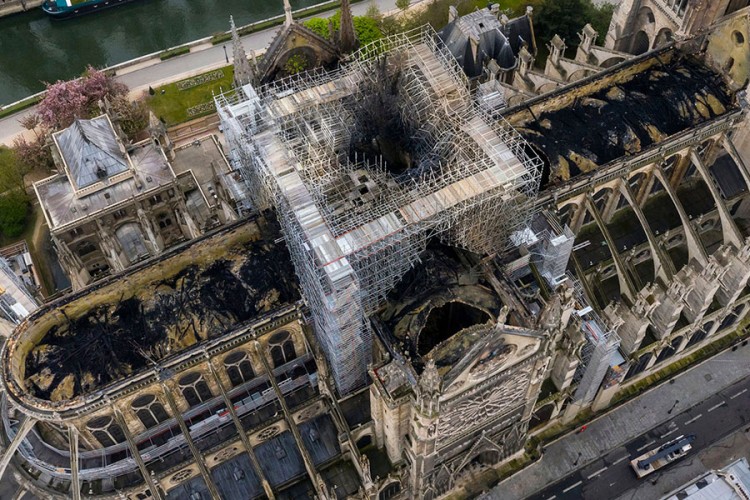 Francuska zainteresovana za Putinov prijedlog o restauraciji Notr Dama