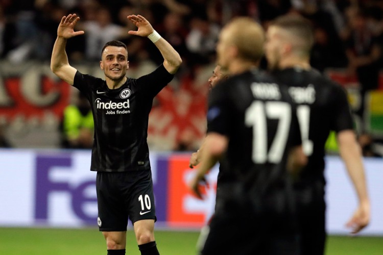 Kostić i Ajntraht precrtali Benfiku, Arsenal i Čelsi lagano do polufinala LE
