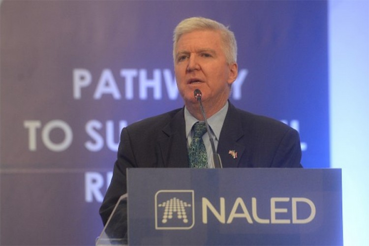 Američki ambasador pred srpskim đacima “otcijepio” Kosovo