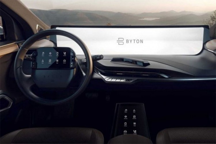 Da li su veliki displeji u modernim automobilima opasni u vožnji?