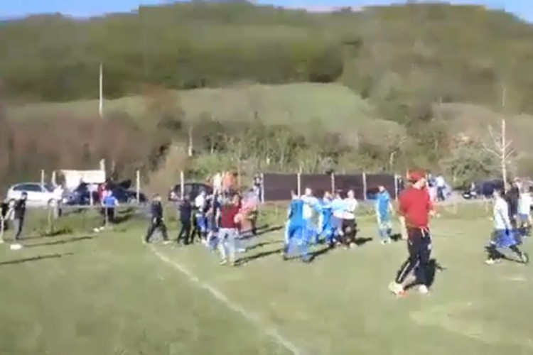 Opšta tuča na utakmici kod Milića, gledalac snimio incident