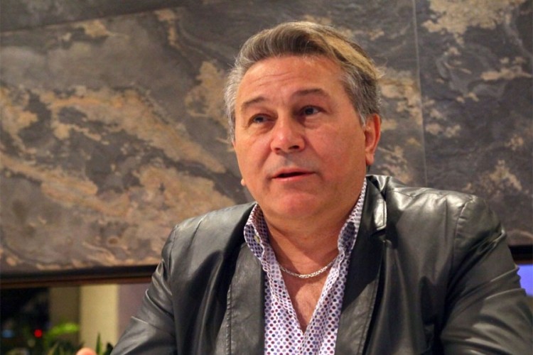 Halid Muslimović pretukao ljubavnicu zbog novca