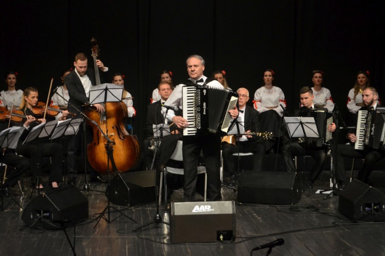 Virtuoz na harmonici održao solistički koncert