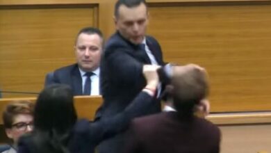 BURNO U SKUPŠTINI Stanivuković fotografisao Lukača, Čubrilović zabranio riječ “DRAGI”