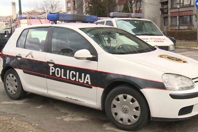 Tuzlak povrijeđen u sudaru auta i kamiona