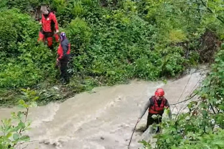 Potraga za dječakom bezuspješna: Bosna previše mutna da se nastavi traganje