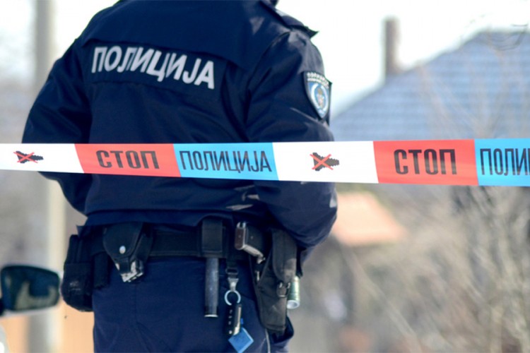 Predstavili se kao policajci, pa pretukli mladića