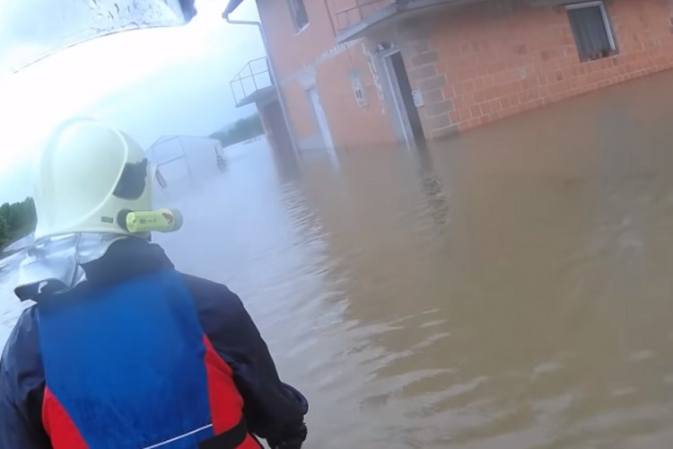 Prijedorski vatrogasci mole građane: Ne iskaljujte bijes i patnju na nama (VIDEO)