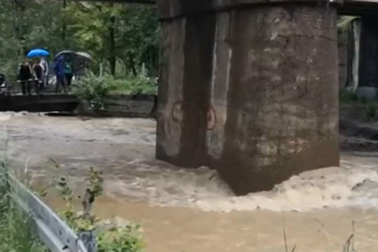 Pronađeni dijelovi odjeće u potoku ne pripadaju nestalom dječaku
