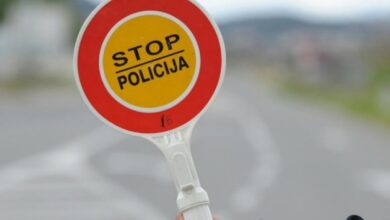 Izašao iz auta i počeo da bježi nakon što ga je zaustavila policija