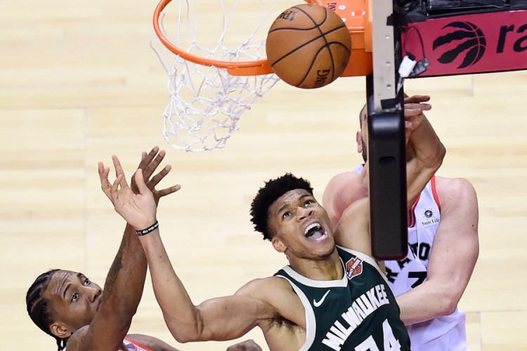 NBA zvijeda finansira izgradnju terena u Atini