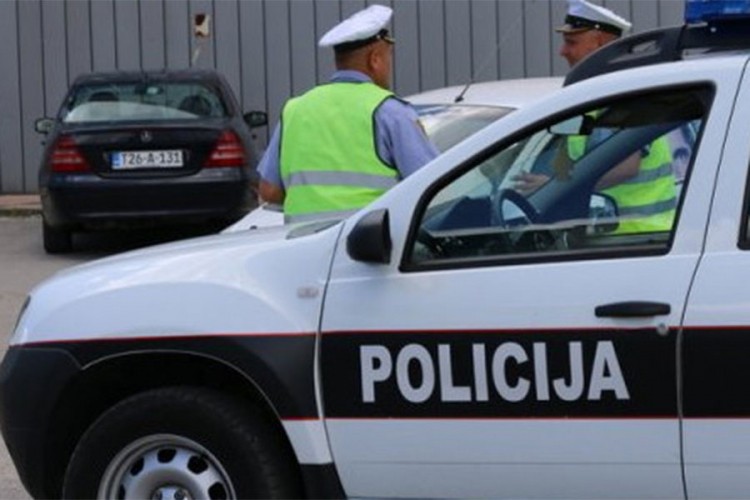 Četvoro povrijeđenih u direktnom sudaru opela i audija