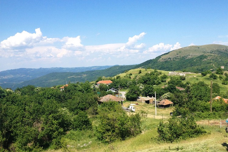 Albanci tukli Srbe jer neće da im prodaju zemlju