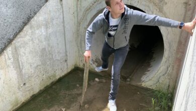 KROZ ODVODNU CIJEV DO BOLNICE I ŠKOLE Stanivuković sa mještanima koji su spremni na BLOKADU AUTOPUTA