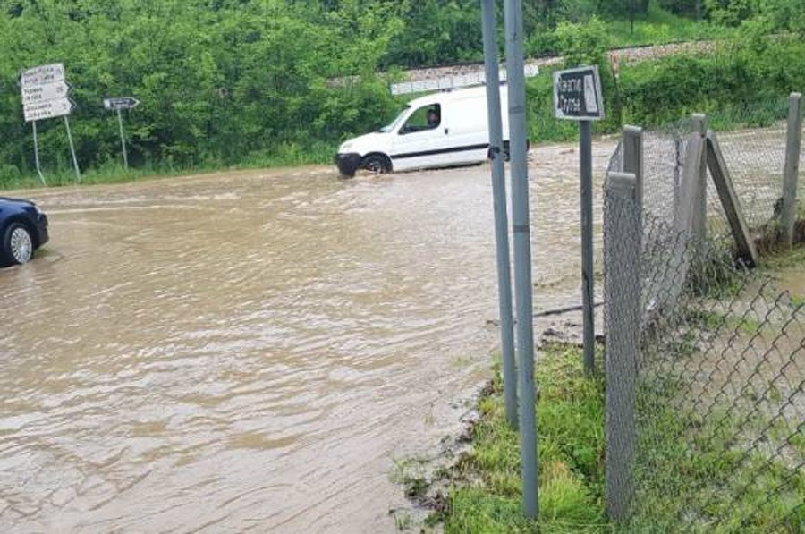 OBRATITE PAŽNJU Ovi putni pravci su blokirani zbog poplava i odrona