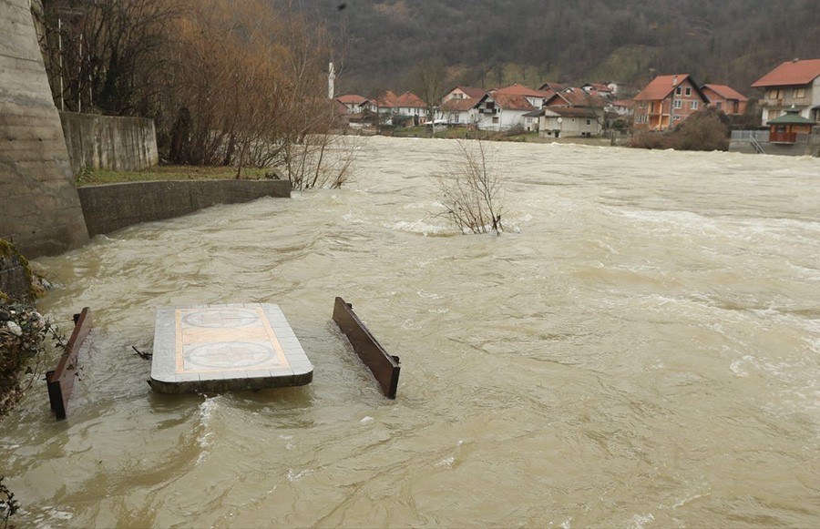 Vrbas u Delibašinom selu opada, rastu vodostaji Sane, Une i Bosne