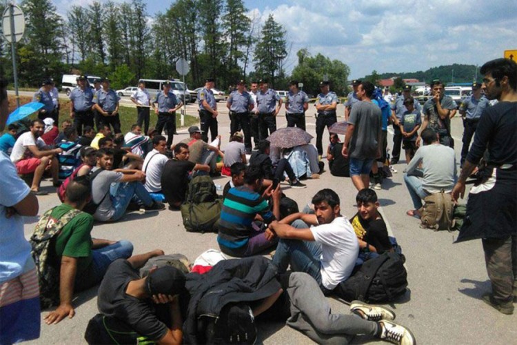 USK na korak do vanrednog stanja: Migrantima zabranjeno kretanje noću